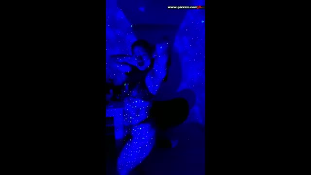 Masa Ustunde Kalça Sallıyor — Burcu Yildiz Türk İfşa